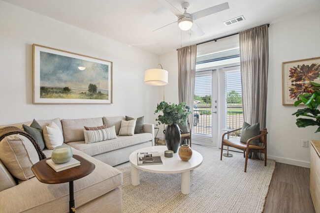 2BD, 2BA - 1164SF - Living Room