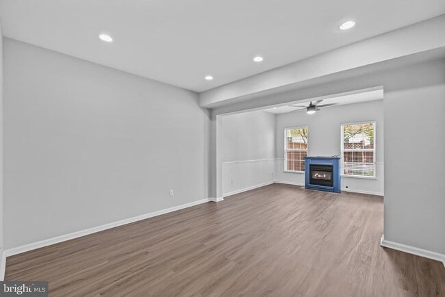 Photo - 5011 Waple Ln