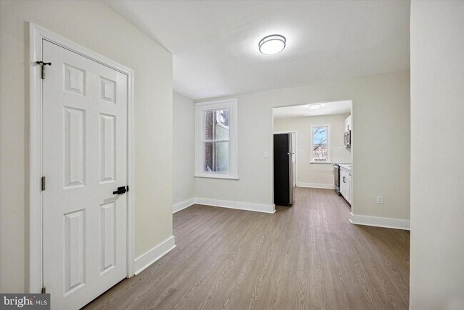 Photo - 4626 Van Kirk St