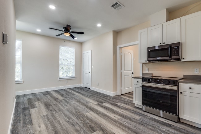 Photo - 511 N Davis Dr Unit A