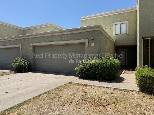 Photo - 815 E Grovers Ave Unidad 24