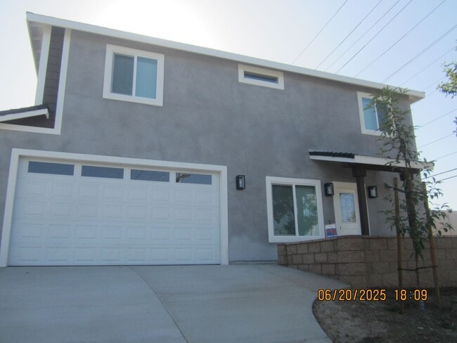 Building Photo - BRAND NEW HOME