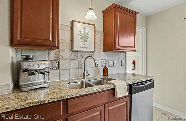 Photo - 421 W Kalama Ave