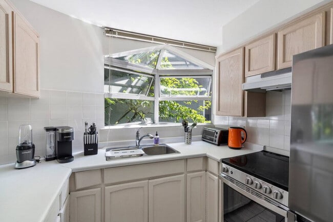 Photo - 1126 W 11th Ave Unit ID1051818P