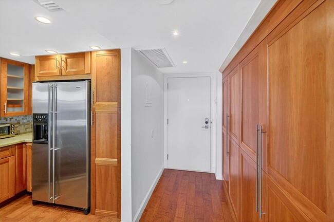 Photo - 2555 Collins Ave Unit 606