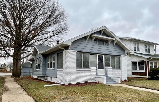 3 Bedroom, 1 Bath Home in East Side Neighb... - 3 Bedroom, 1 Bath Home in East Side Neighb...