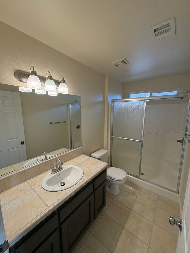 Photo - PRIVATE SHOWING ONLY! Immaculate 2 Story Home for Rent in Exeter!