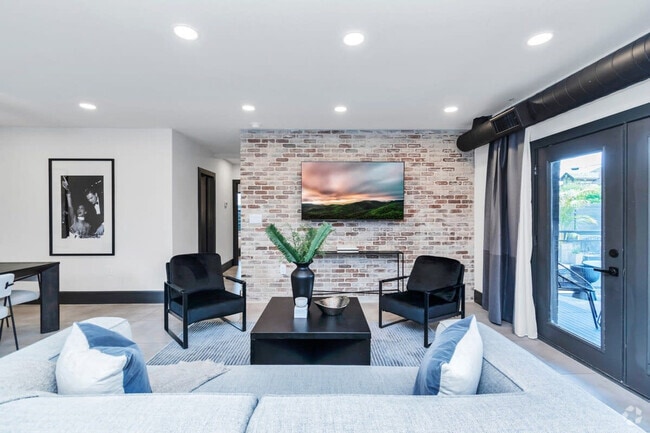 Building Photo - 2703 Blodgett St Rental