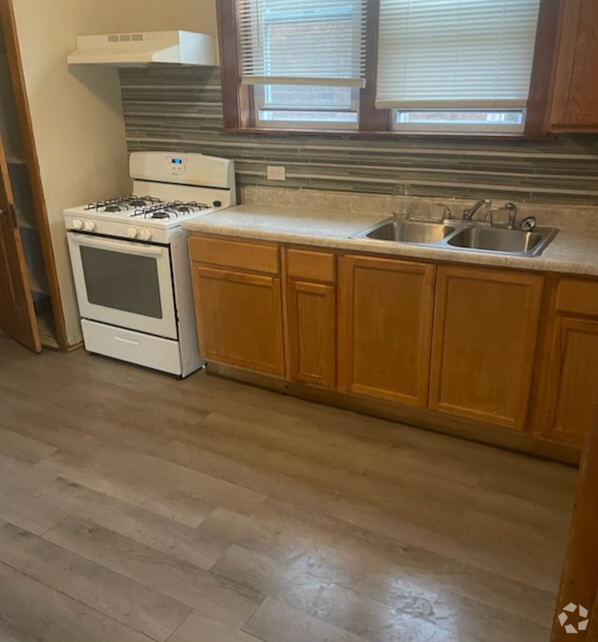 Building Photo - 8230 S Hermitage Ave Unit 8230 South Hermitage Ave Chicago Ill Rental