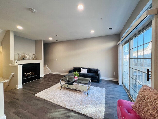 Building Photo - 46375 Pryor Square