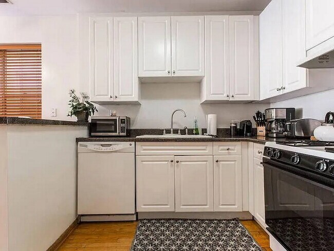 Photo - 2029 W Superior St Unit 1