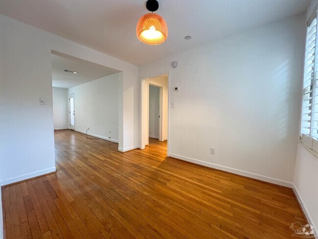 Building Photo - 2007 E Gadsden St Unit 105 Rental