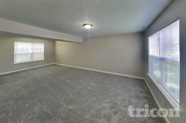 Photo - 8420 Country Club Blvd
