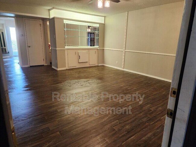 Photo - 6238 Wheaton Dr