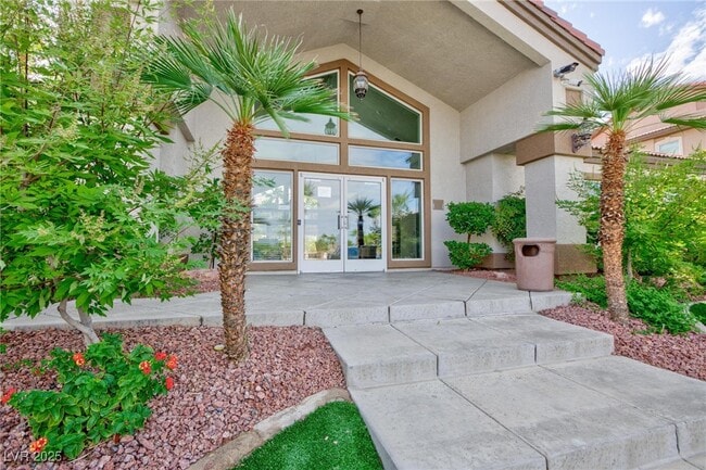 Building Photo - 2305 W Horizon Ridge Pkwy Unit 1822