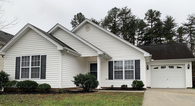 Charming 3-Bedroom Located in Greensboro - Charming 3-Bedroom Located in Greensboro Casa