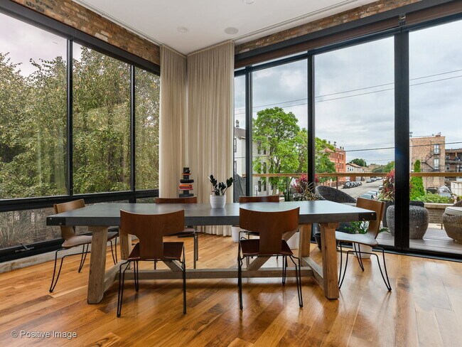 Photo - 1302 W Erie St