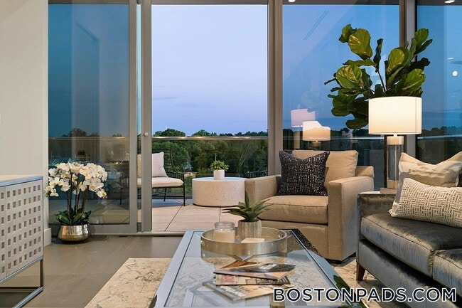 Building Photo - 160 Merrimack St Rental