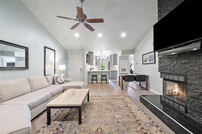 Building Photo - 2450 Wickersham Ln Unit 302