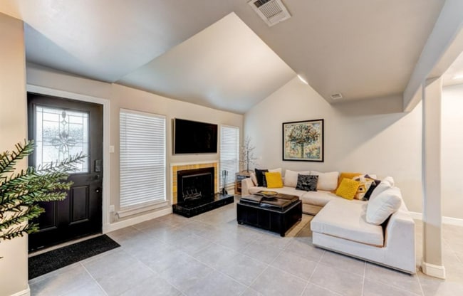 Photo - 775 Worthshire St