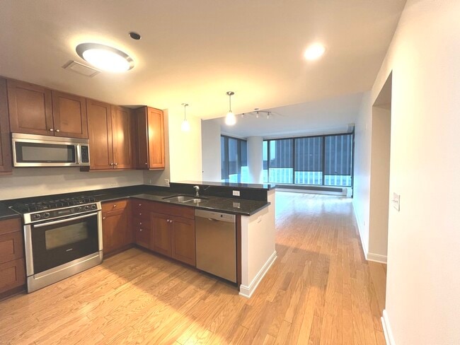 Building Photo - 60 E Monroe St Unit 2604