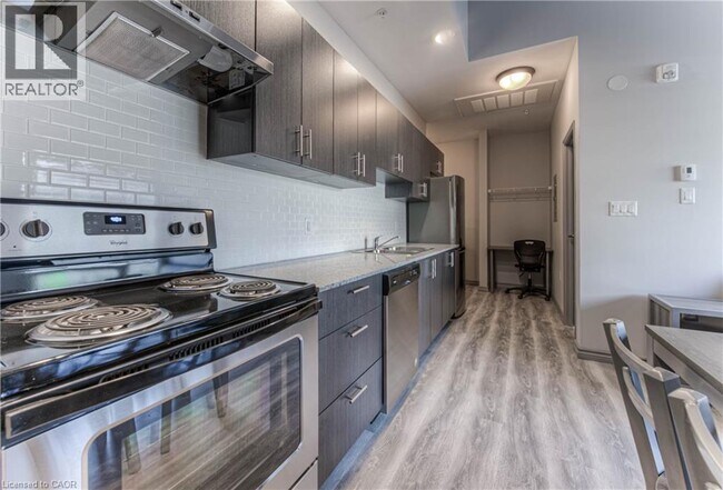 Photo - 275 Larch St Unité F113