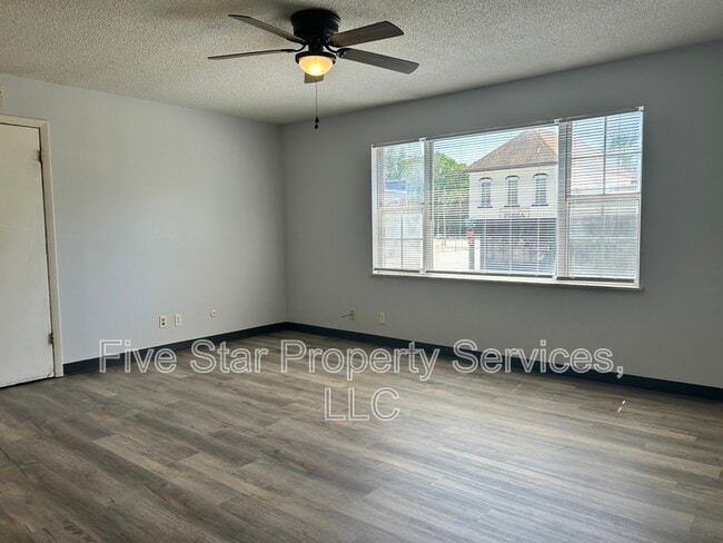 Photo - 201 W Allen St Unit 211