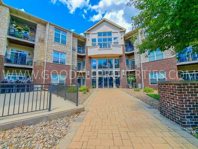 2 Bedrooms 2 Bathroom Condo on Grand - 2 Bedrooms 2 Bathroom Condo on Grand
