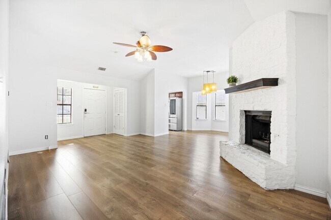 Photo - 2209 Stirrup Dr