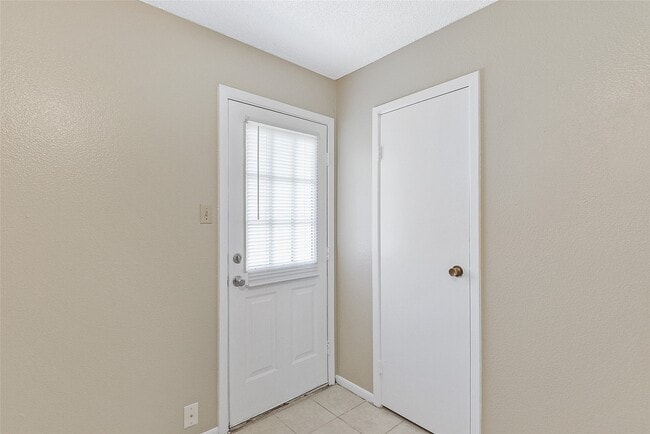 Photo - 4512 Avenue L
