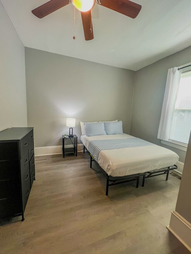 Photo - 1933 James Ave