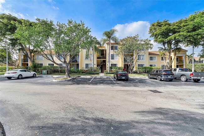 Photo - 120 Yacht Club Way Unit 305