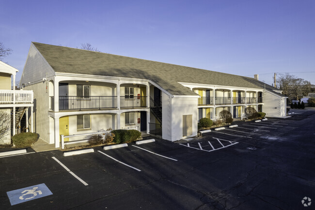 Building Photo - Flats on 473 Main Street Rental