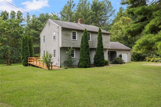 Photo - 590 Exeter Rd