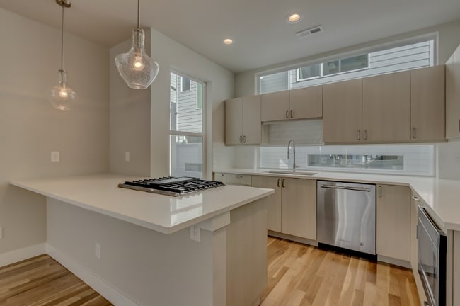 Photo - 1908 Hooker St