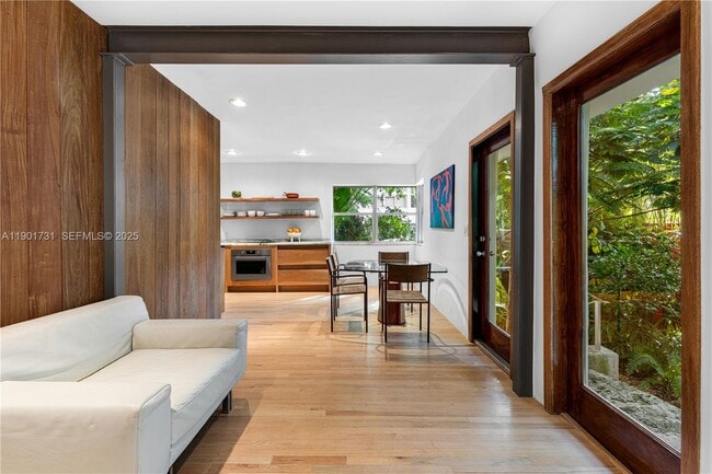 Building Photo - 226 Jefferson Ave Unit 1