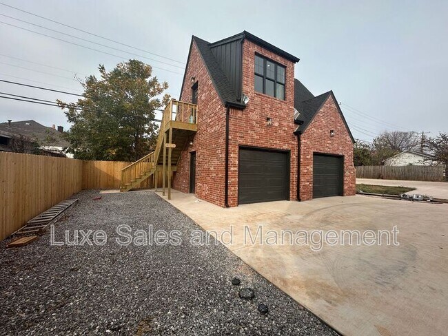 Photo - 911 NE 16th St