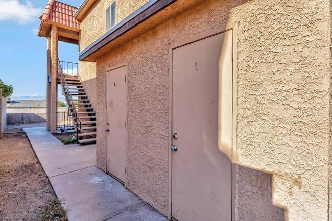 Photo - 2257 Exeter Dr Unidad D