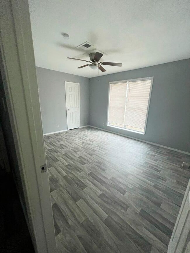 Photo - 3662 Hemlock Ln