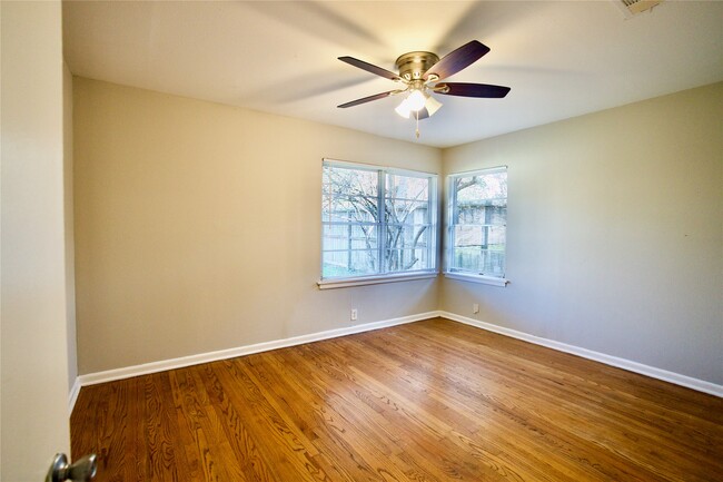 Photo - 8733 Robindell Dr