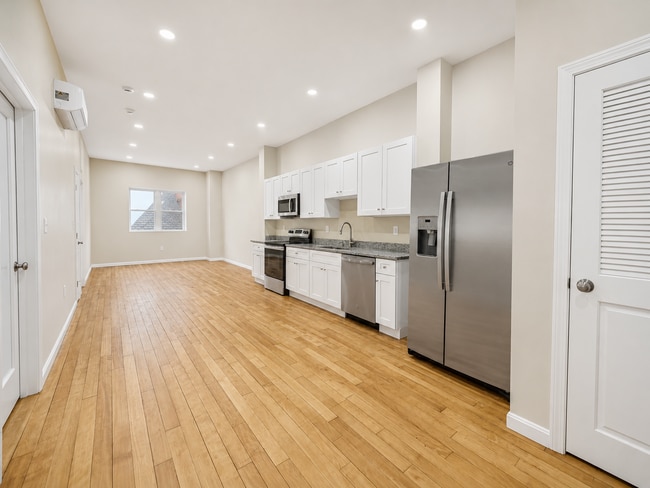 Photo - 639 Main St Unit 306