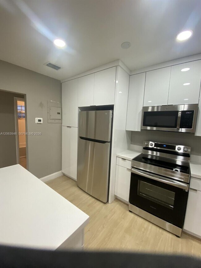 Photo - 217 NW 48th St Unit 2