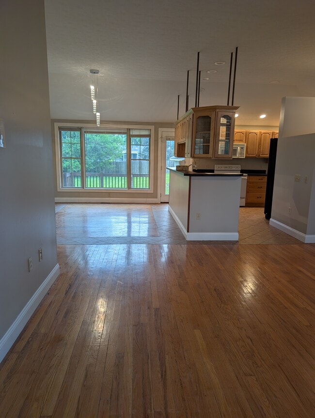 Photo - 454 Diley Rd