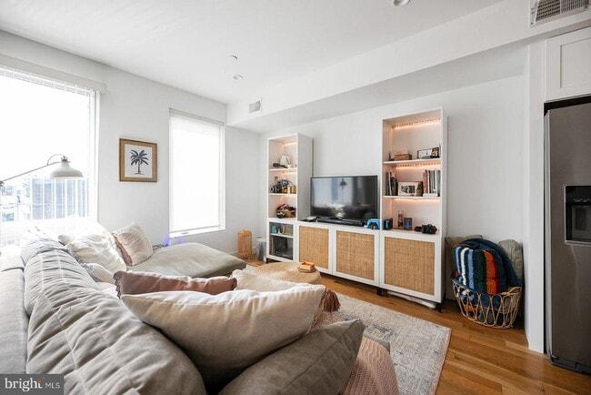 Photo - 2012 Frankford Ave Unit 5D