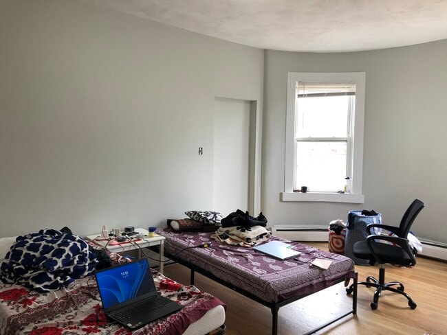 Building Photo - 8-10 Oakland St. Unit 3