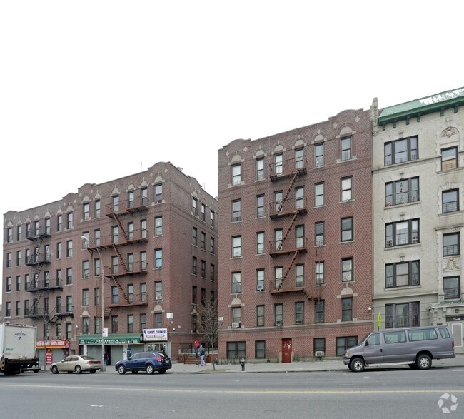 Photo - 239 E Kingsbridge Rd Apartments