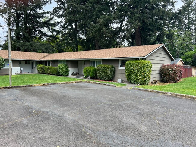 Remodeled Two Bedroom in Gresham Oregon - Remodeled Two Bedroom in Gresham Oregon Apartment Unit 1025