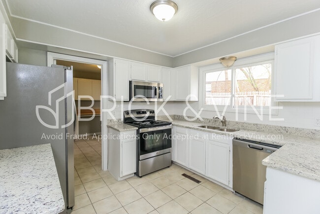 Photo - 403 George L Cross Ct