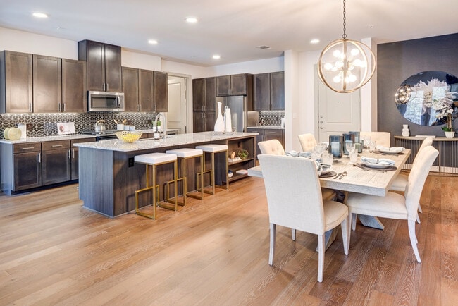 Building Photo - 1211 Caroline-278.5 Unit 278.5