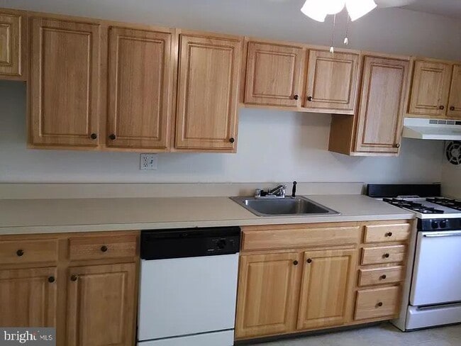 Photo - 1071 Colwell Ln Unit 2